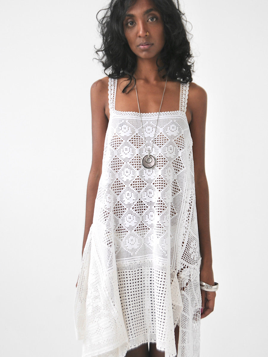 Stellar knee-length vintage lace midi dress